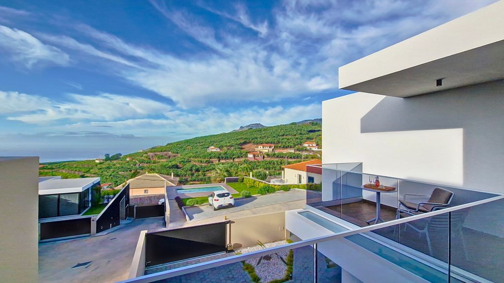 Allure Alannas Villa by LovelyStay