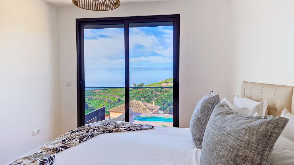 Allure Alannas Villa by LovelyStay