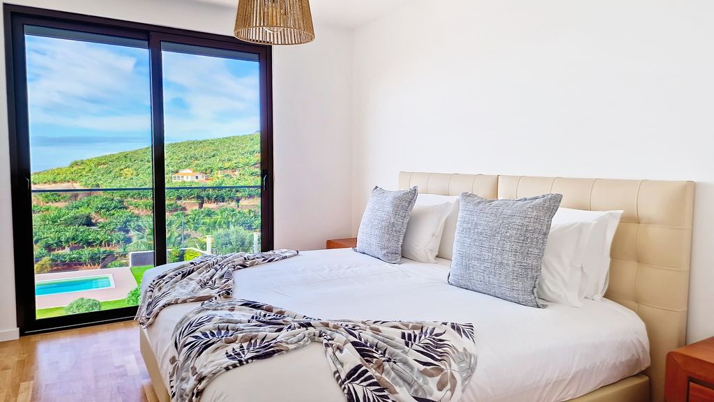 Allure Alannas Villa by LovelyStay