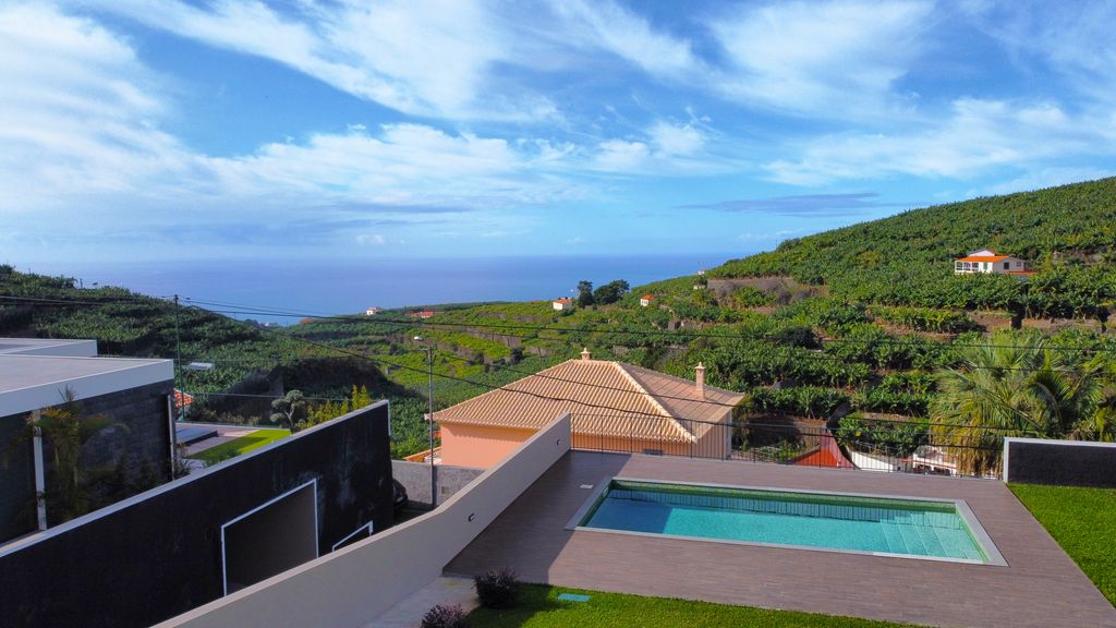 Allure Alannas Villa by LovelyStay