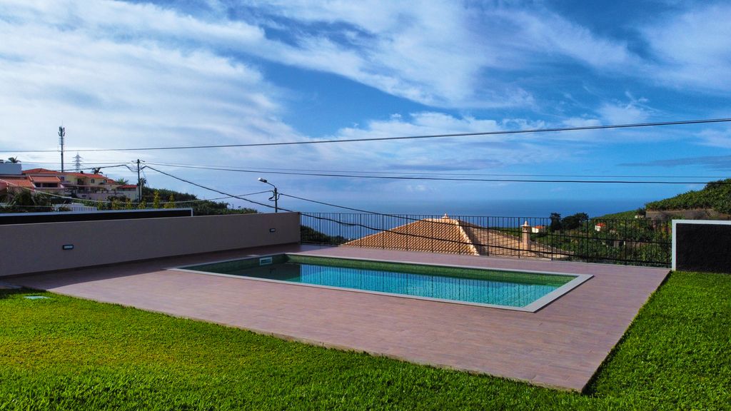 Allure Alannas Villa by LovelyStay
