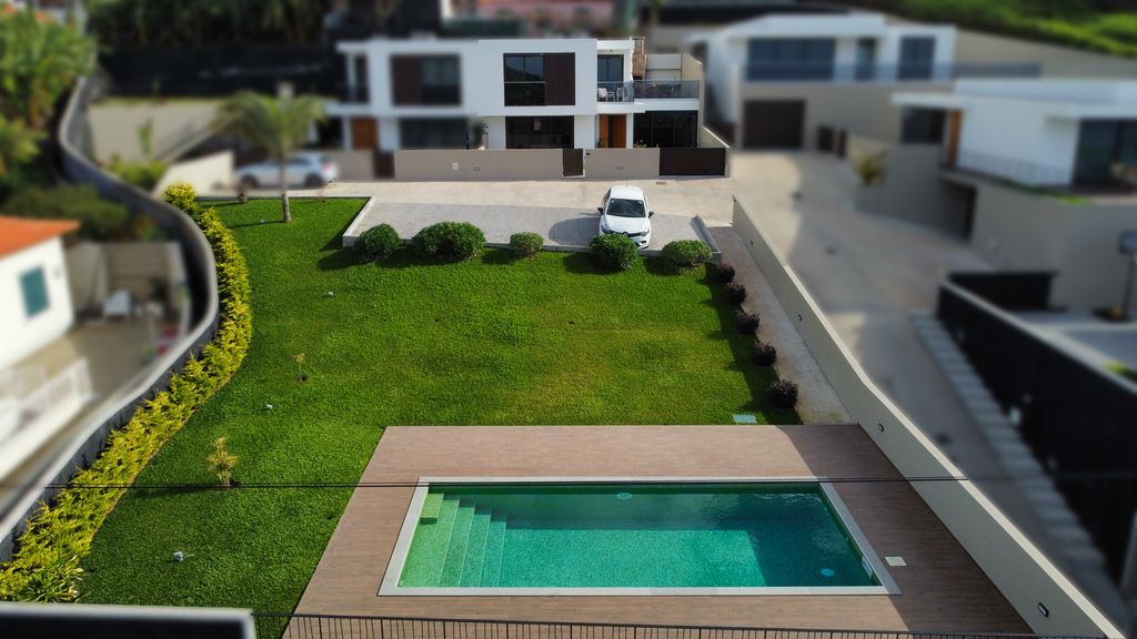 Allure Alannas Villa by LovelyStay