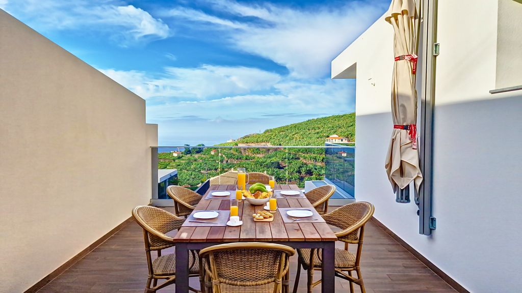 Allure Alannas Villa by LovelyStay
