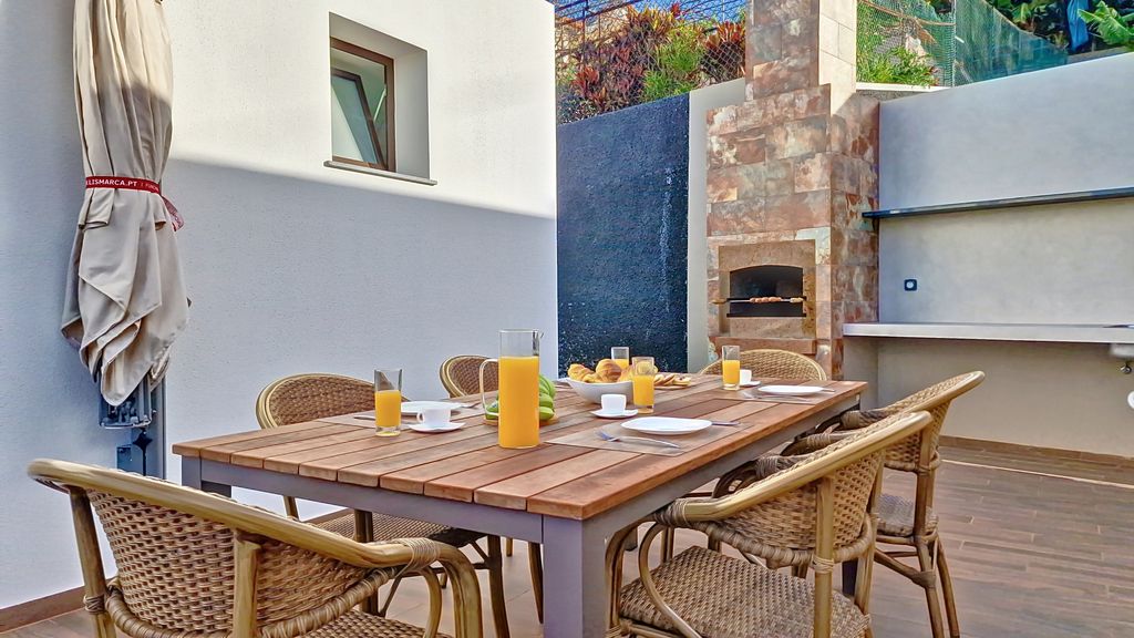 Allure Alannas Villa by LovelyStay