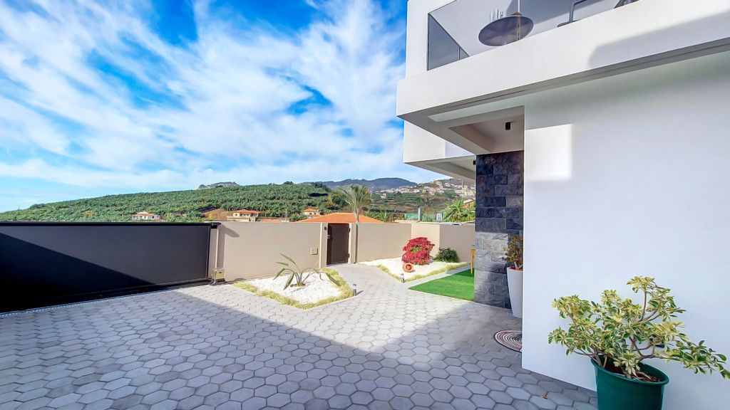 Allure Alannas Villa by LovelyStay