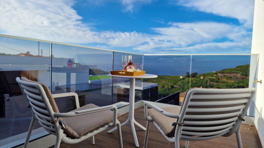 Allure Alannas Villa by LovelyStay