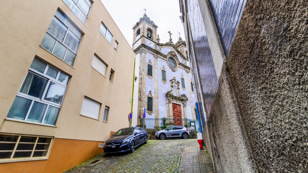 Porto River Flat w/ Patio by LovelyStay