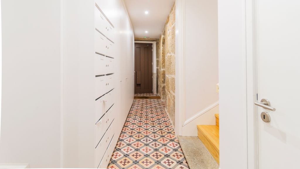 Porto River Flat w/ Patio by LovelyStay