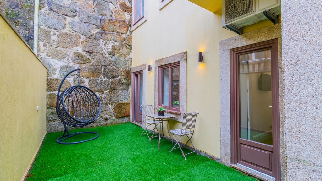 Porto River Flat w/ Patio by LovelyStay