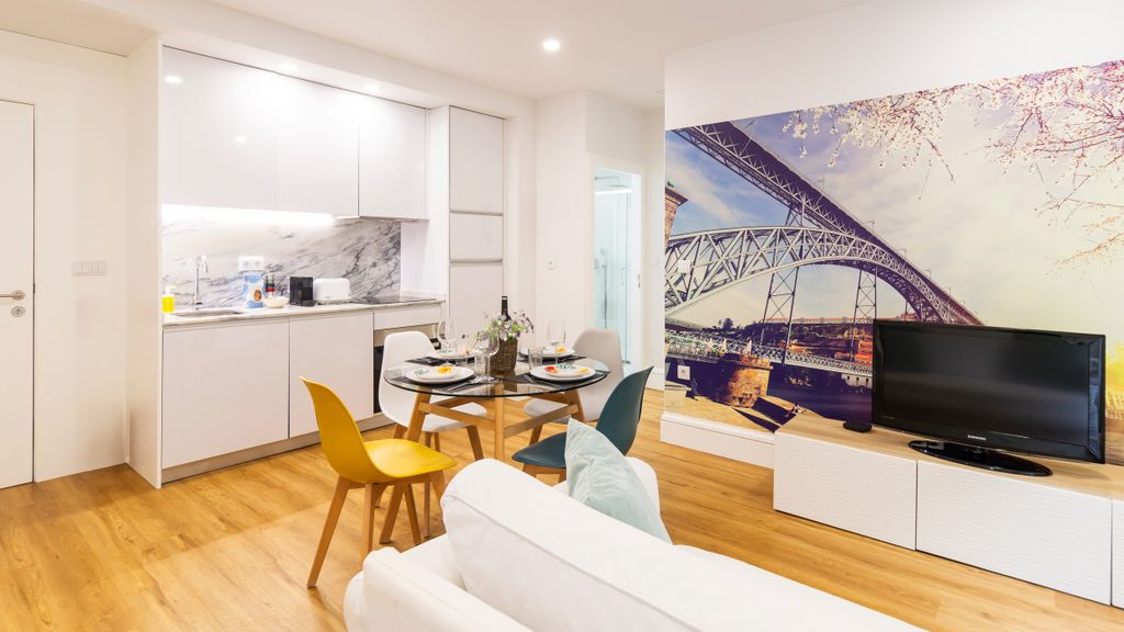 Porto River Flat w/ Patio by LovelyStay