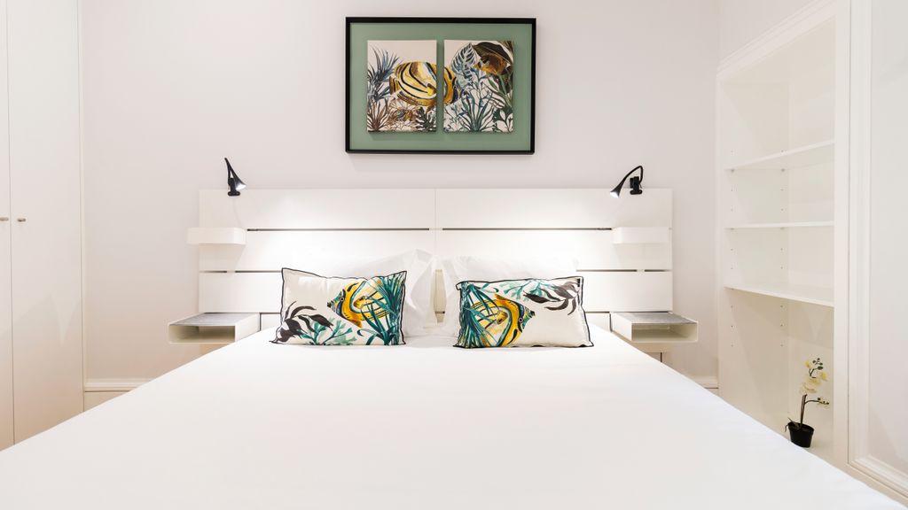 Porto River Flat w/ Patio by LovelyStay