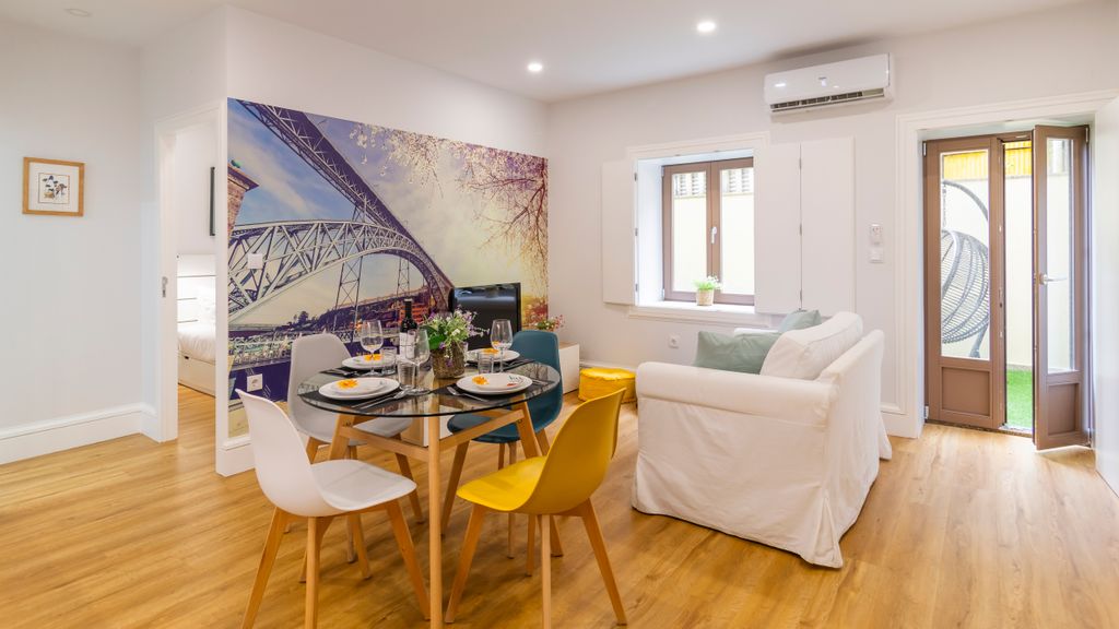 Porto River Flat w/ Patio by LovelyStay