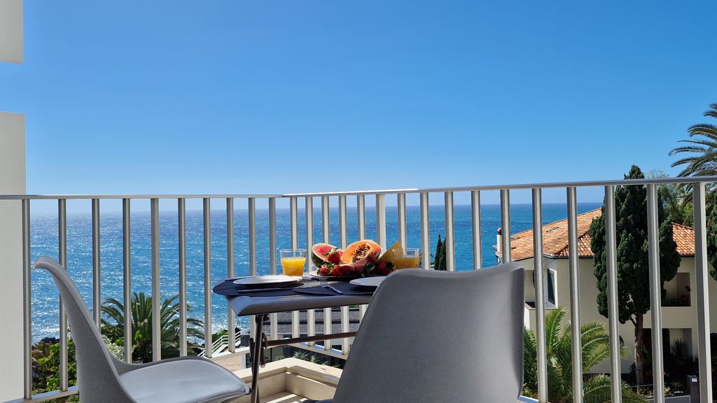 Ponta Beachside by LovelyStay