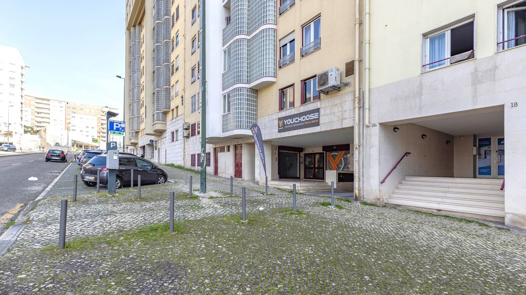 Amazing 3BDR Duplex in Lisbon by LovelyStay