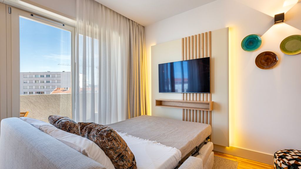 Stylish Poveiros Flat w/ Balcony by LovelyStay