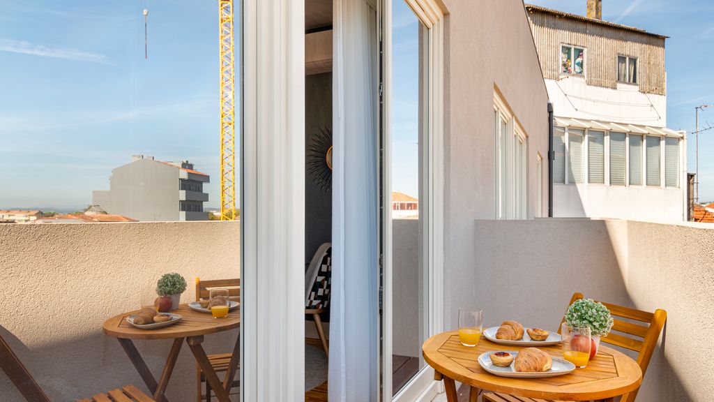 Stylish Poveiros Flat w/ Balcony by LovelyStay