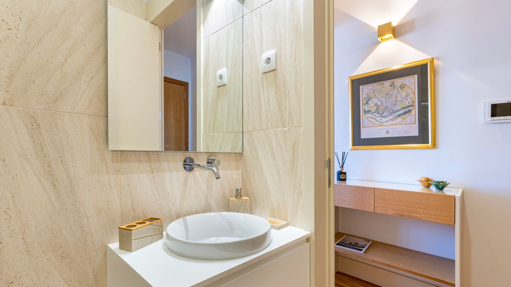 Stylish Poveiros Flat w/ Balcony by LovelyStay