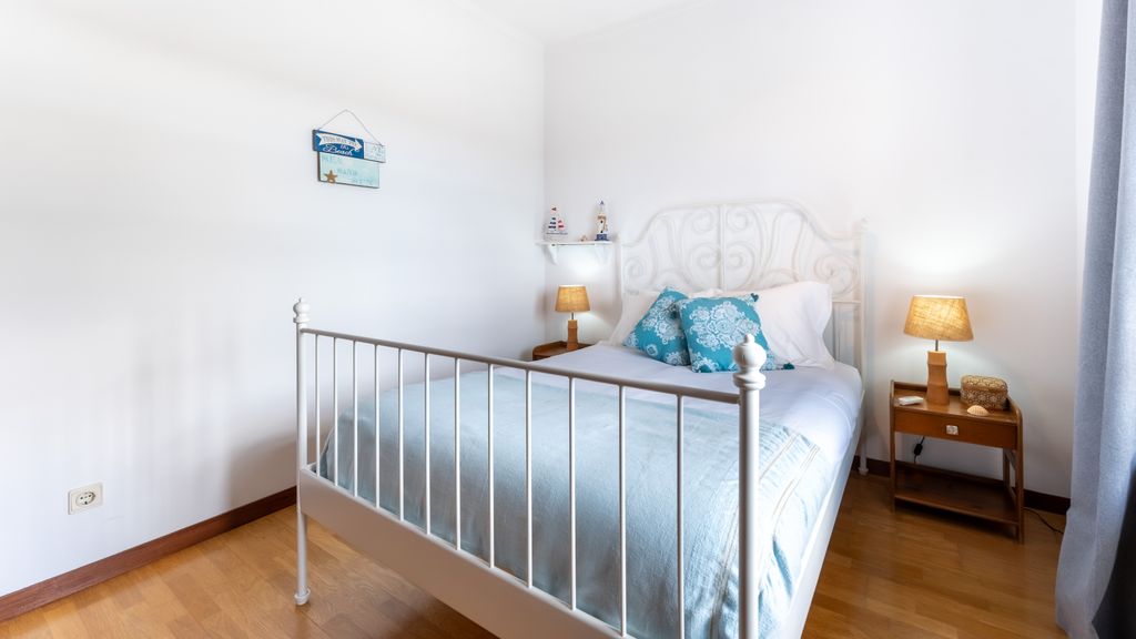 Sunny & Calm 4 BDR House W/ Pool by Lovelystay