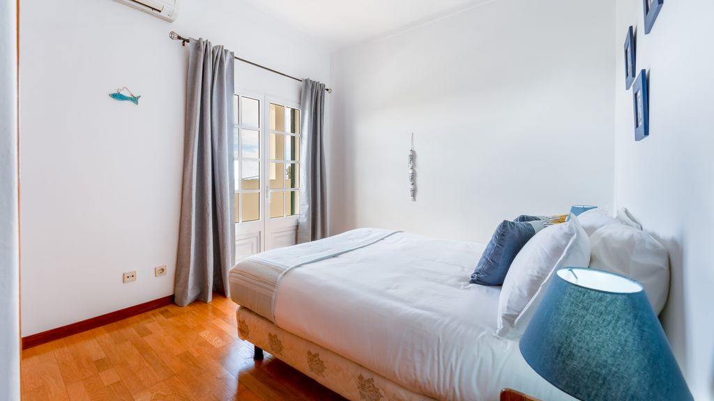 Sunny & Calm 4 BDR House W/ Pool by Lovelystay