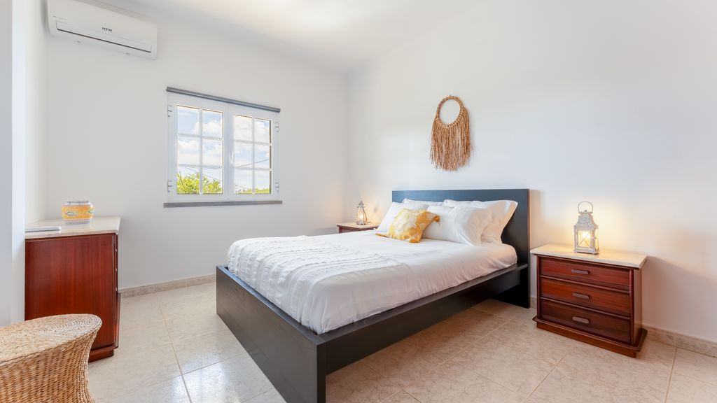 Sunny & Calm 4 BDR House W/ Pool by Lovelystay