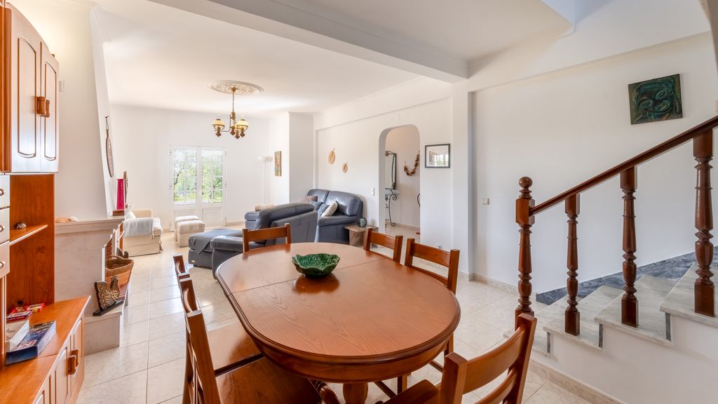 Sunny & Calm 4 BDR House W/ Pool by Lovelystay