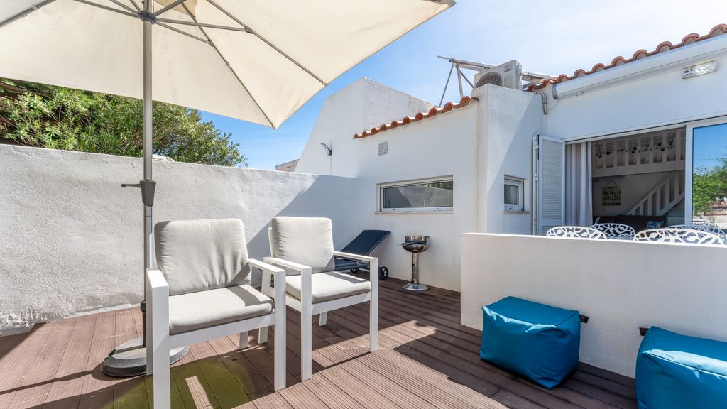 Relaxing Beach House in Alfamar by LovelyStay