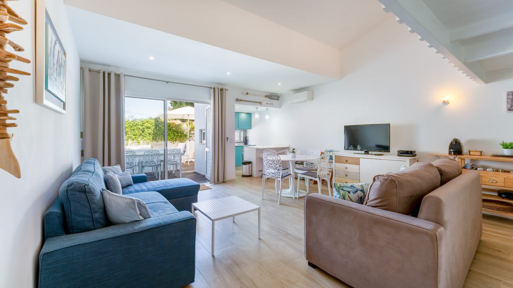 Relaxing Beach House in Alfamar by LovelyStay