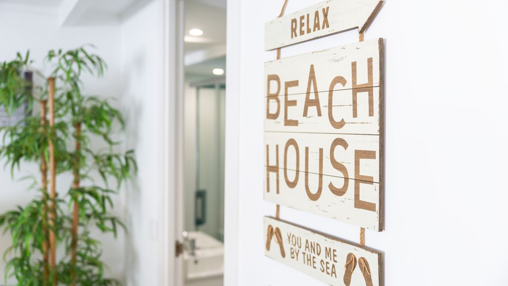Relaxing Beach House in Alfamar by LovelyStay