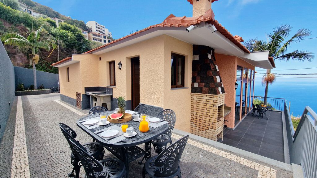 Casa Clementine by LovelyStay