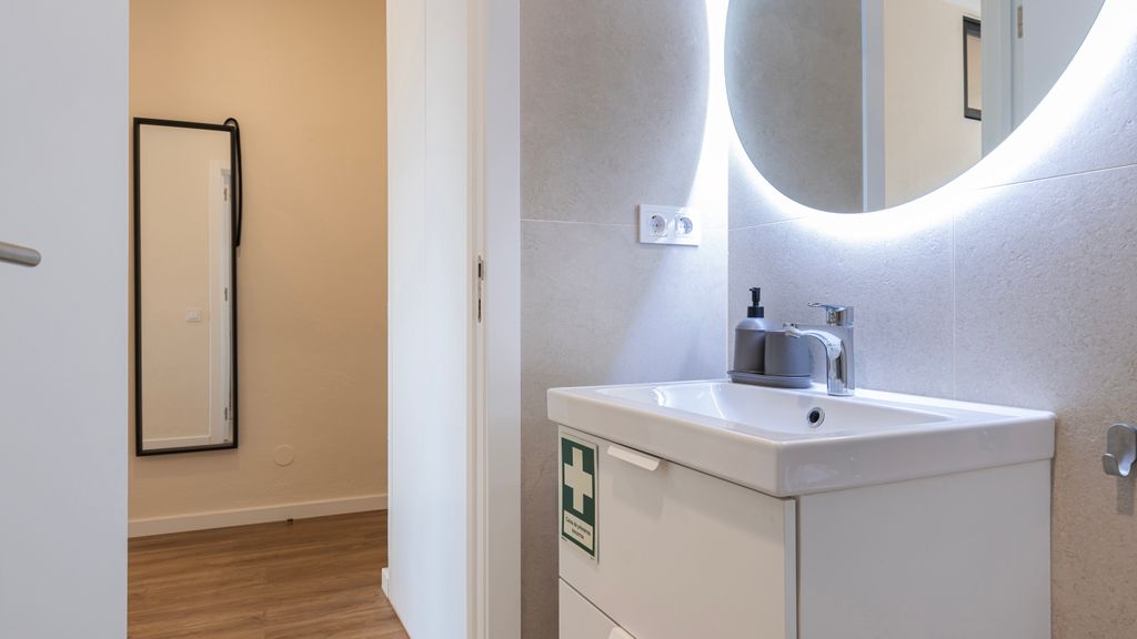 Coastal Comfort - 5min from Beach by LovelyStay