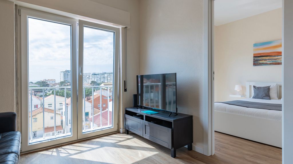 Coastal Comfort - 5min from Beach by LovelyStay