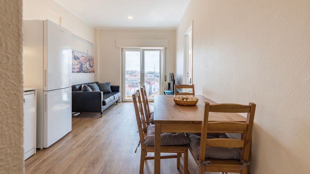 Coastal Comfort - 5min from Beach by LovelyStay