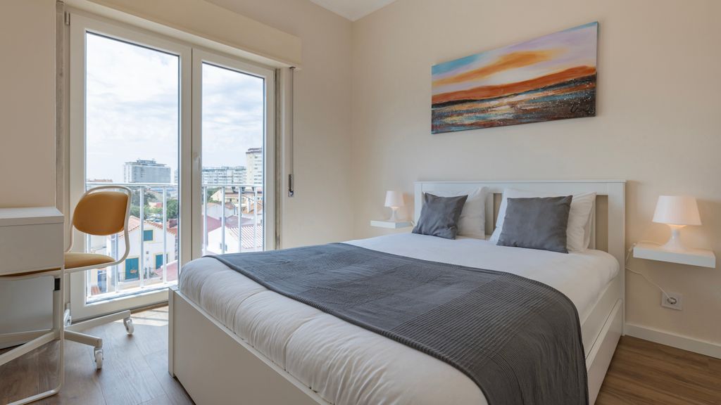 Coastal Comfort - 5min from Beach by LovelyStay