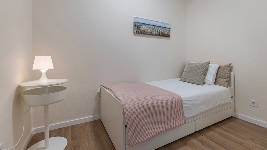 Coastal Comfort - 5min from Beach by LovelyStay