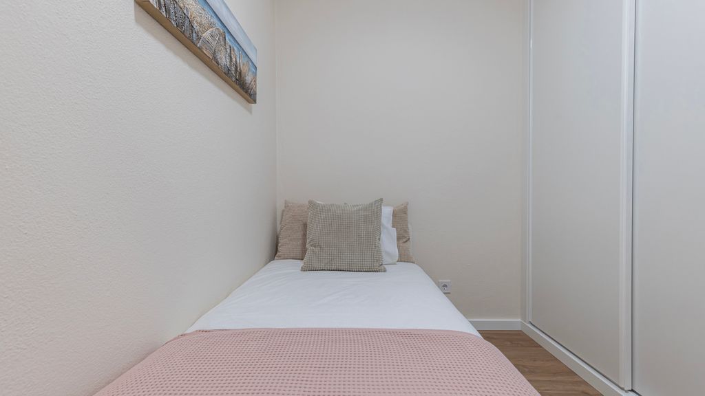 Coastal Comfort - 5min from Beach by LovelyStay