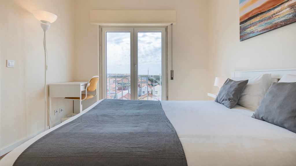 Coastal Comfort - 5min from Beach by LovelyStay