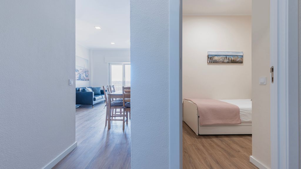 Coastal Comfort - 5min from Beach by LovelyStay