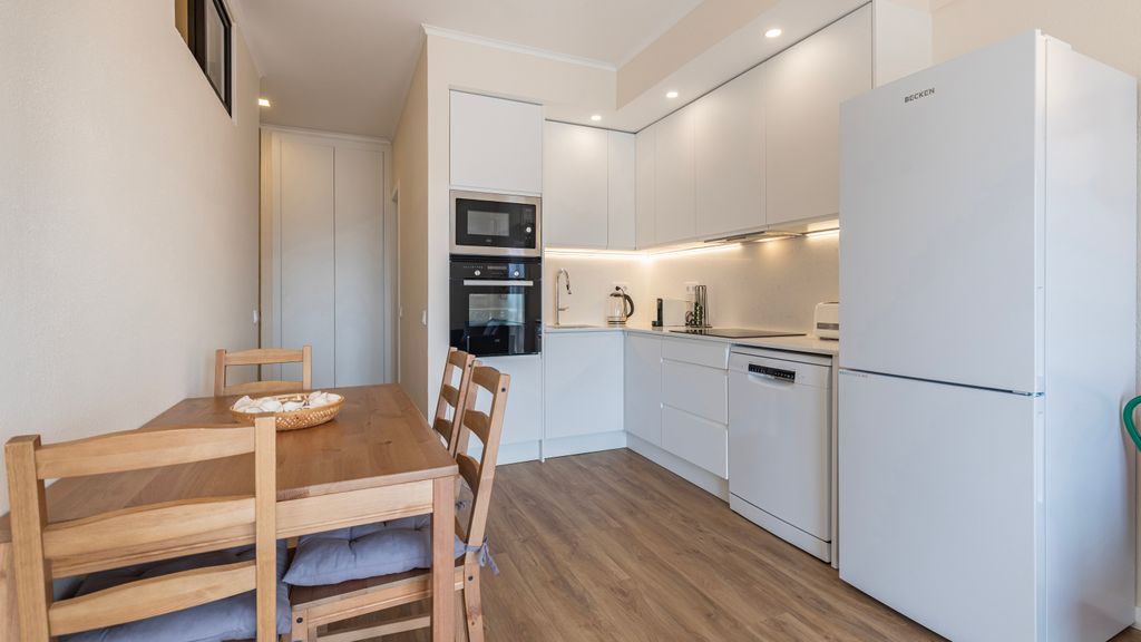 Coastal Comfort - 5min from Beach by LovelyStay