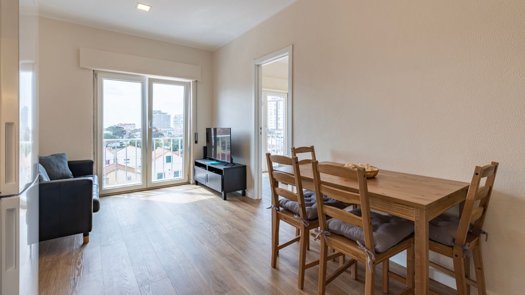 Coastal Comfort - 5min from Beach by LovelyStay