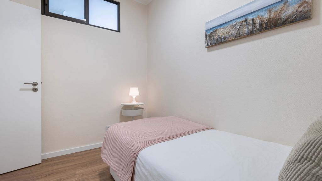 Coastal Comfort - 5min from Beach by LovelyStay