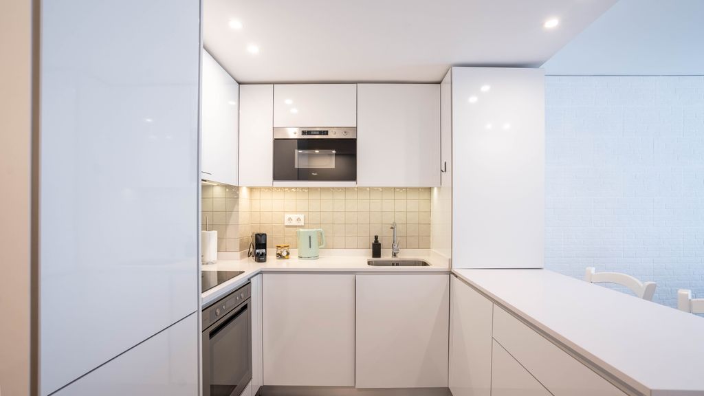 Serene and Central Apartment by LovelyStay