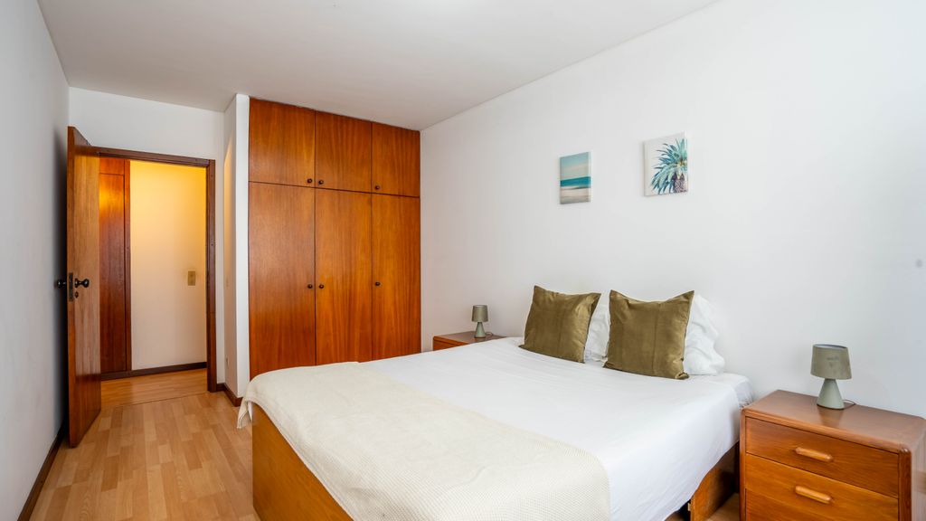 Cedofeita Vintage w/ Free Parking by LovelyStay