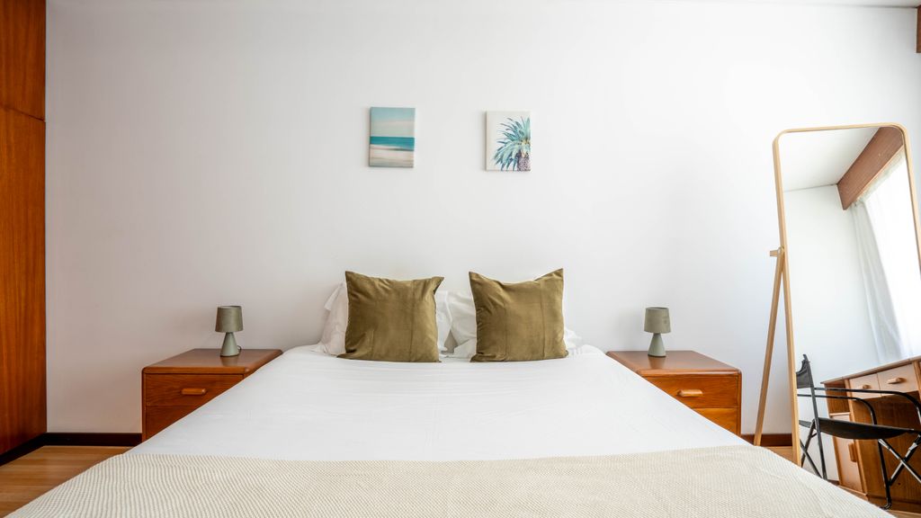 Cedofeita Vintage w/ Free Parking by LovelyStay
