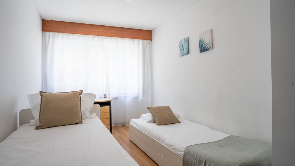 Cedofeita Vintage w/ Free Parking by LovelyStay