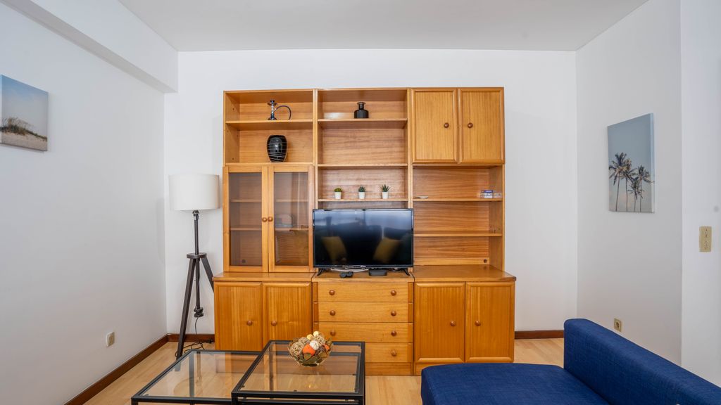 Cedofeita Vintage w/ Free Parking by LovelyStay
