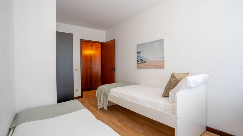 Cedofeita Vintage w/ Free Parking by LovelyStay