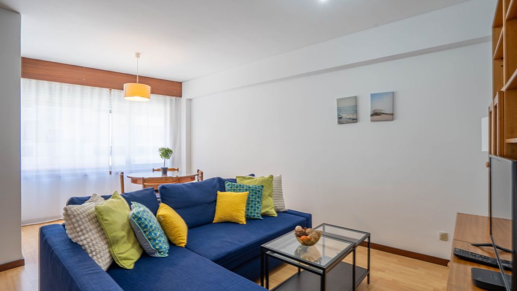 Cedofeita Vintage w/ Free Parking by LovelyStay