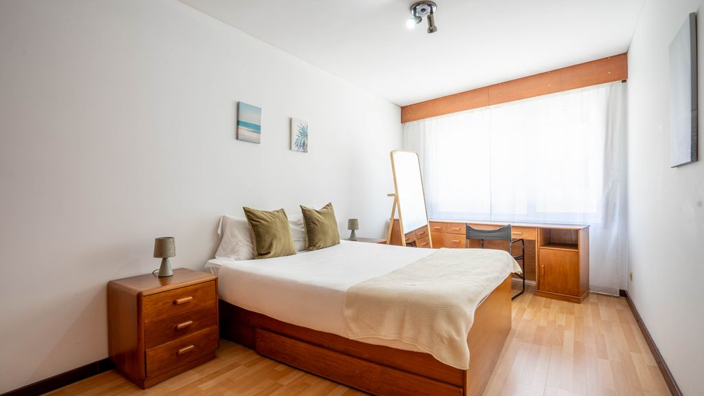 Cedofeita Vintage w/ Free Parking by LovelyStay