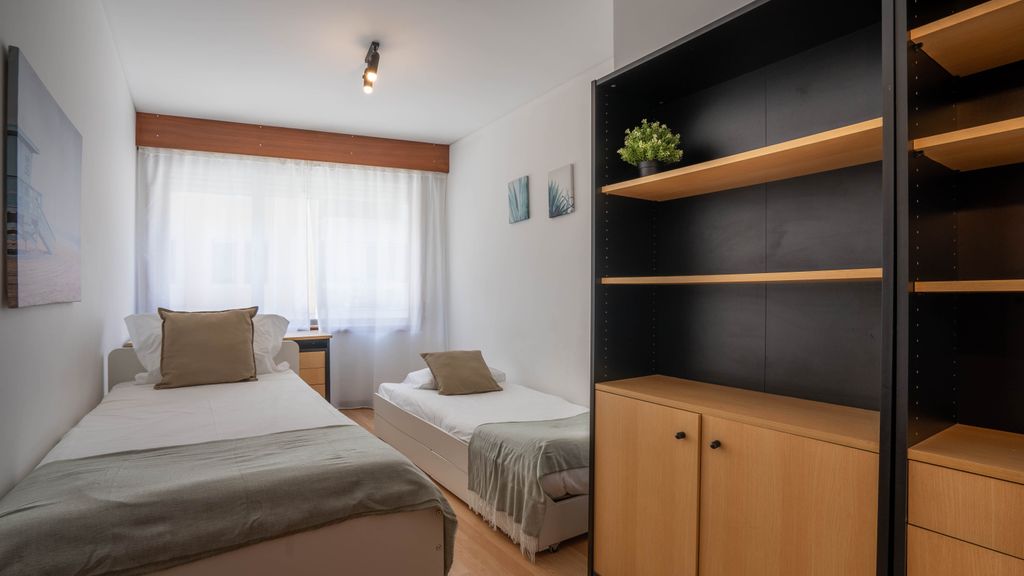 Cedofeita Vintage w/ Free Parking by LovelyStay