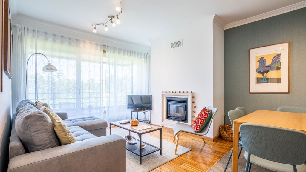 Infante Cozy 1BR w/ Parking by LovelyStay